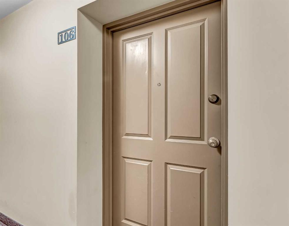 106-371 Aberdeen Street Se, Medicine Hat, AB - Indoor Photo Showing Other Room