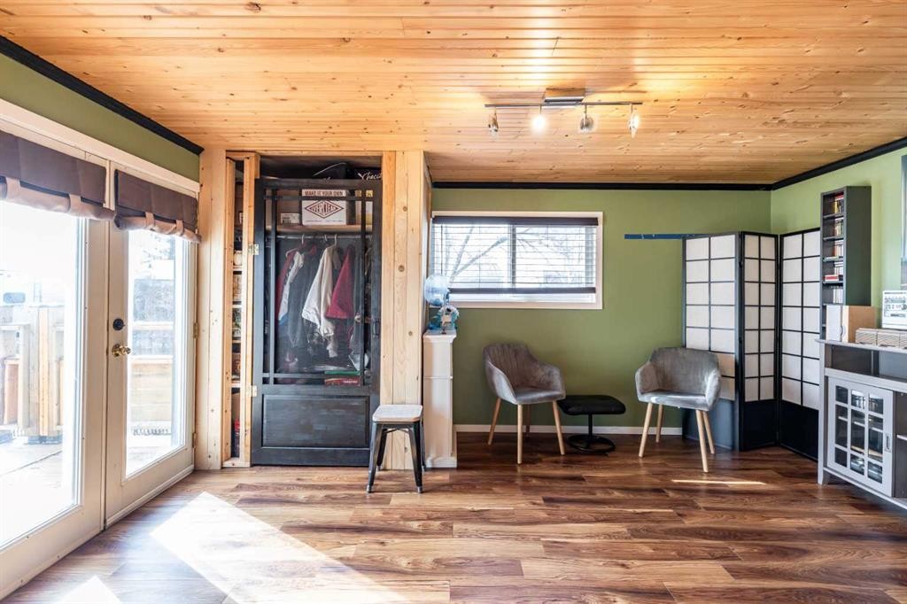 425 6 Street, Suffield, AB - Indoor Photo Showing Other Room