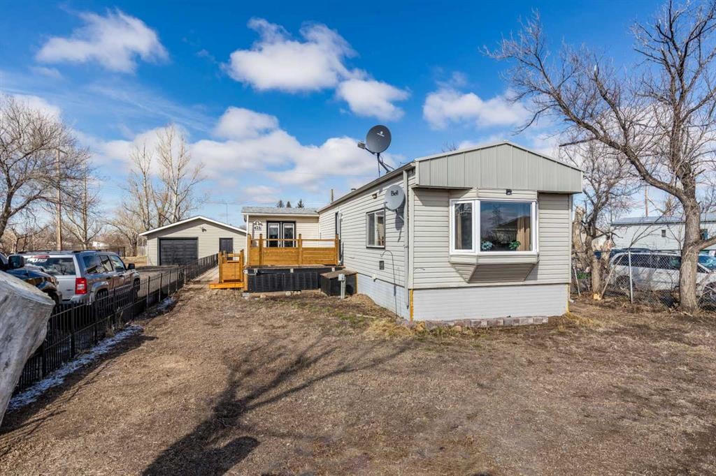 425 6 Street, Suffield, AB - Outdoor