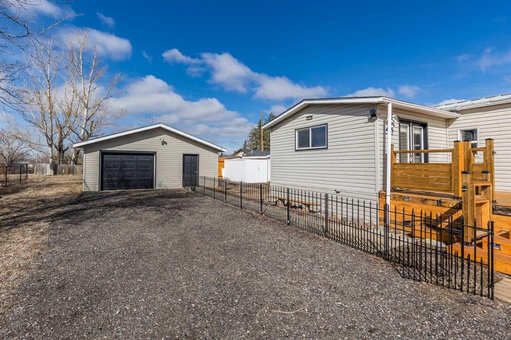 425 6 Street, Suffield, AB - Outdoor