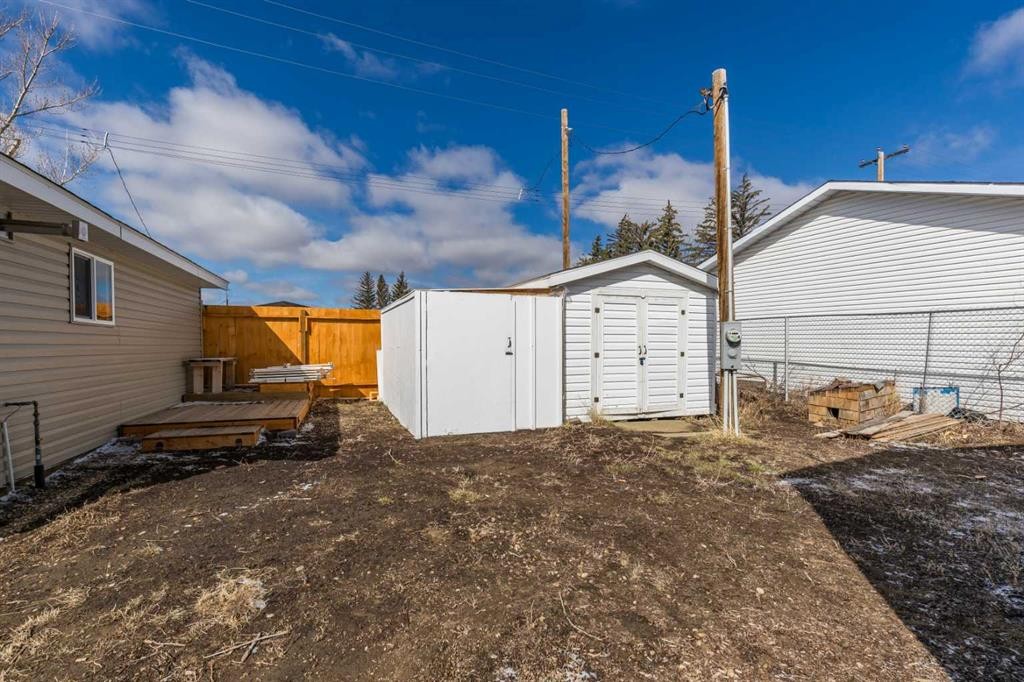 425 6 Street, Suffield, AB - Outdoor With Exterior