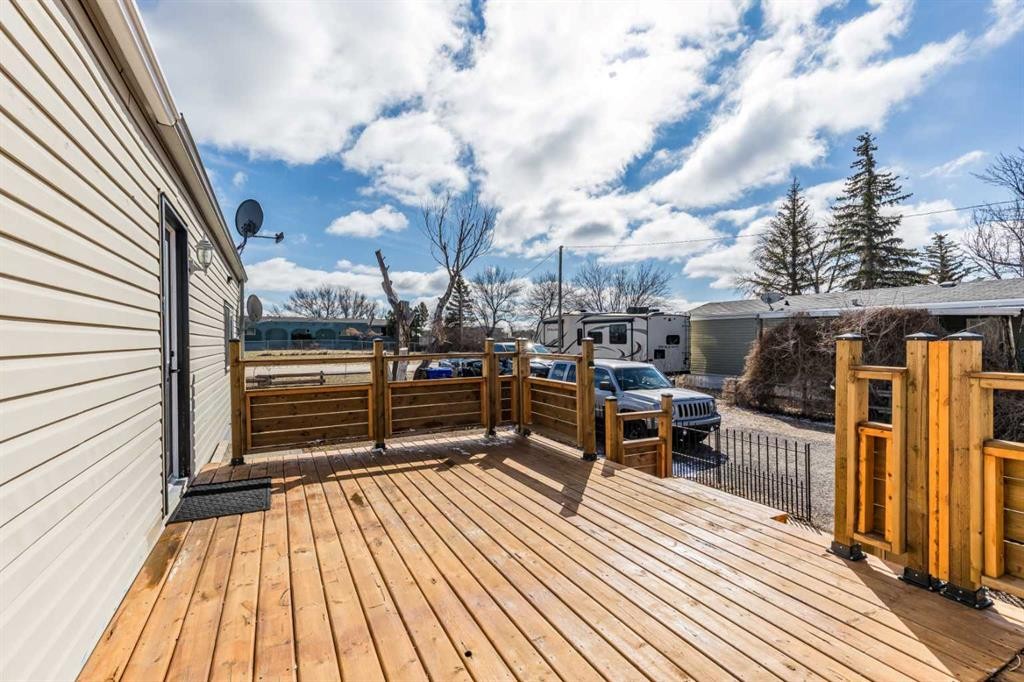 425 6 Street, Suffield, AB - Outdoor With Deck Patio Veranda