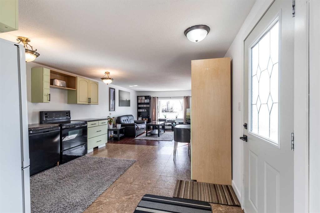 425 6 Street, Suffield, AB - Indoor Photo Showing Other Room