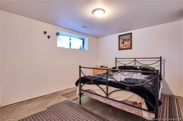 116 Pacific Avenue, Irvine, AB - Indoor Photo Showing Bedroom