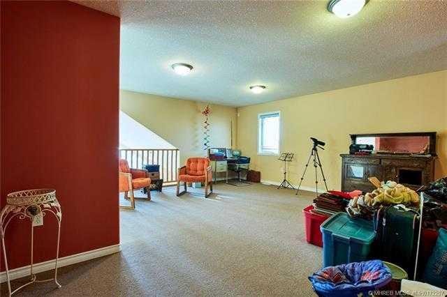 116 Pacific Avenue, Irvine, AB - Indoor