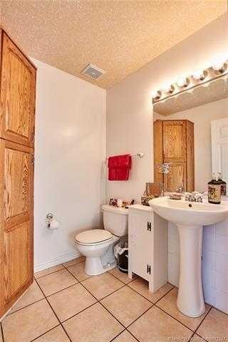 116 Pacific Avenue, Irvine, AB - Indoor Photo Showing Bathroom