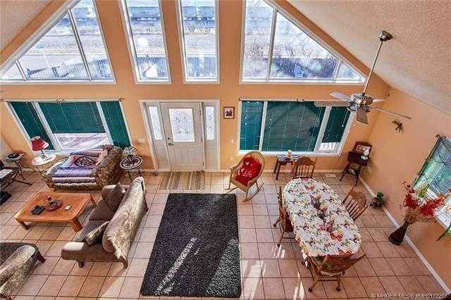 116 Pacific Avenue, Irvine, AB - Indoor