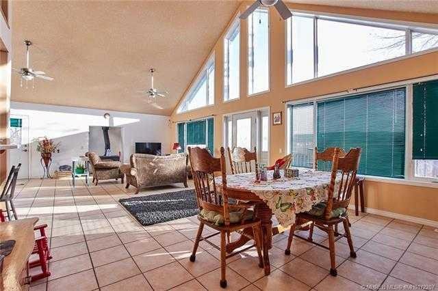 116 Pacific Avenue, Irvine, AB - Indoor Photo Showing Dining Room