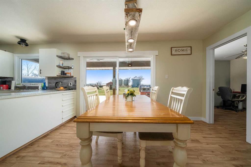 104040 Range Road 111, Bow Island, AB - Indoor