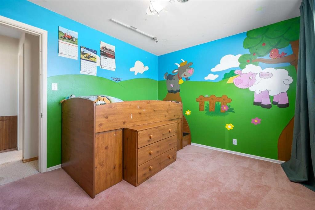 104040 Range Road 111, Bow Island, AB - Indoor Photo Showing Bedroom