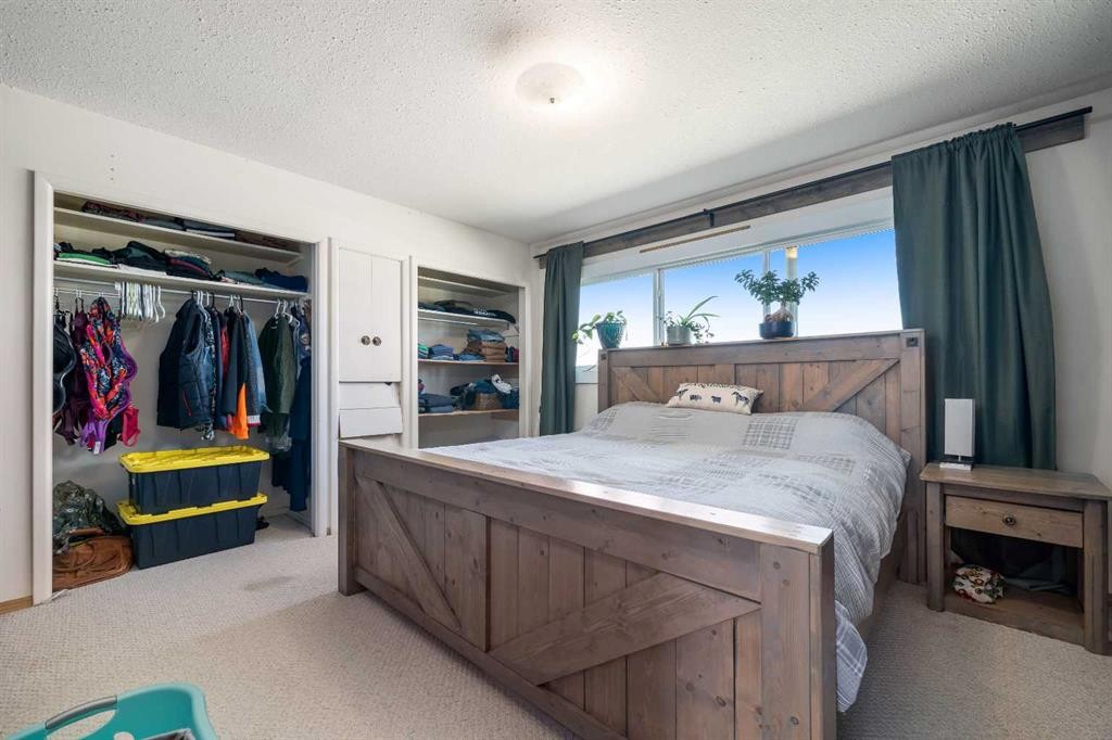 104040 Range Road 111, Bow Island, AB - Indoor Photo Showing Bedroom