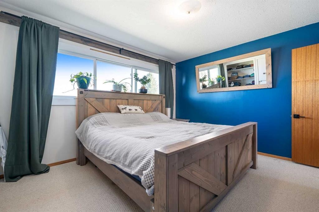 104040 Range Road 111, Bow Island, AB - Indoor Photo Showing Bedroom