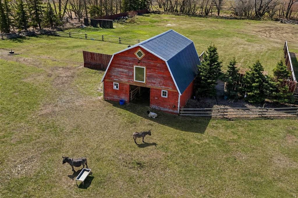 104040 Range Road 111, Bow Island, AB - Outdoor