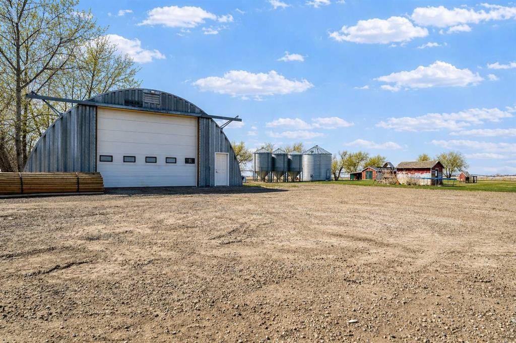 104040 Range Road 111, Bow Island, AB - Outdoor