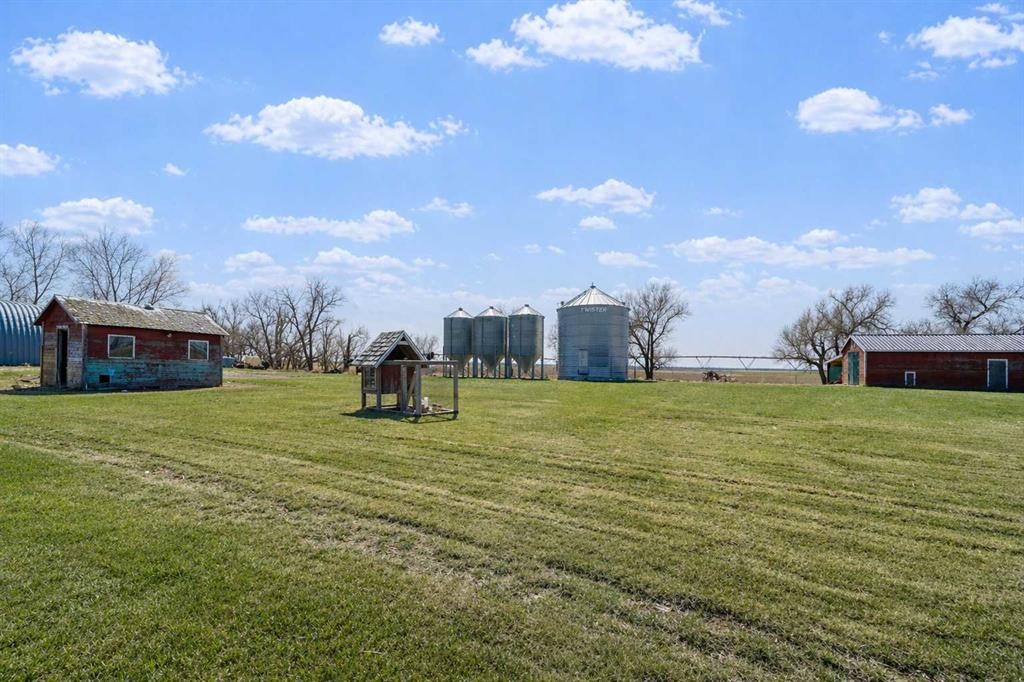 104040 Range Road 111, Bow Island, AB - Outdoor