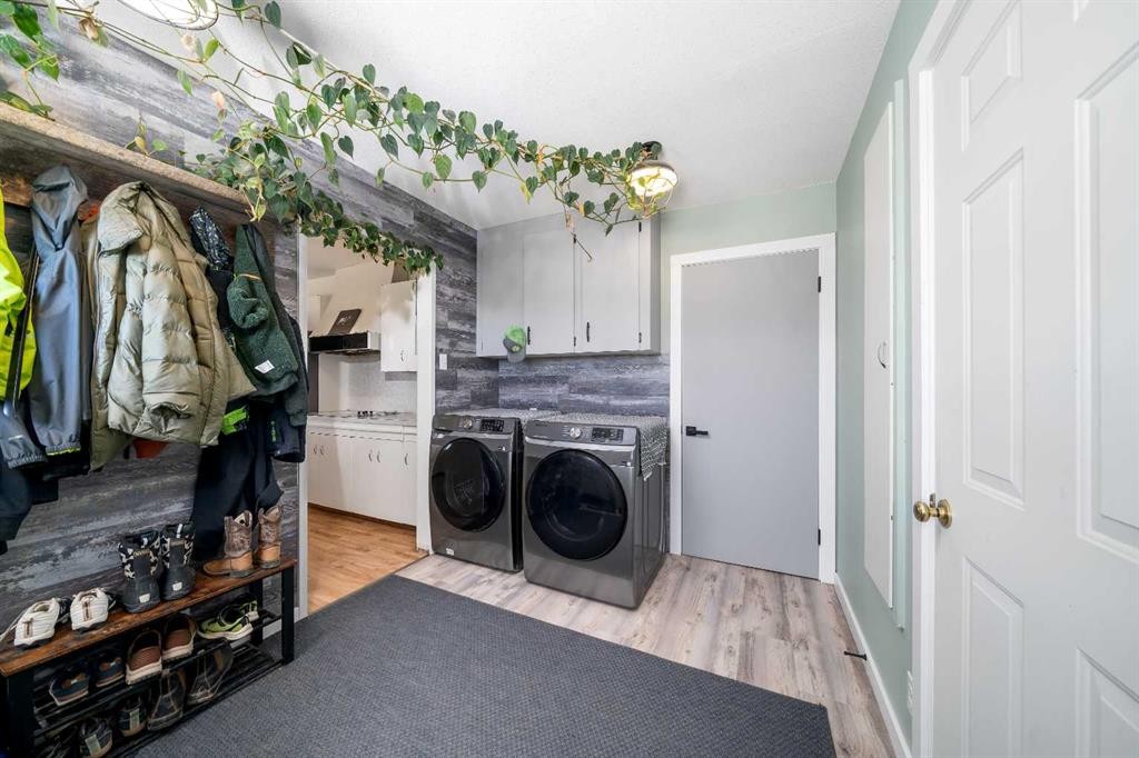 104040 Range Road 111, Bow Island, AB - Indoor Photo Showing Laundry Room