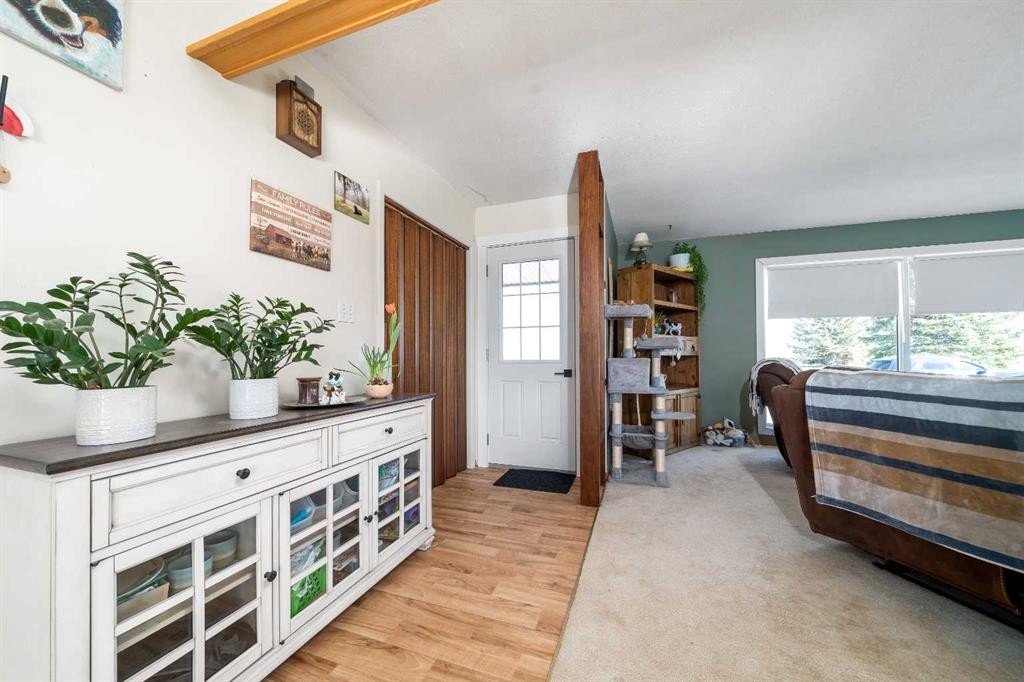 104040 Range Road 111, Bow Island, AB - Indoor