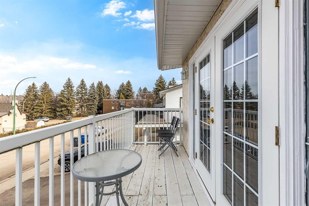 7 Valleyview Drive Sw, Medicine Hat, AB - Outdoor With Deck Patio Veranda With Exterior