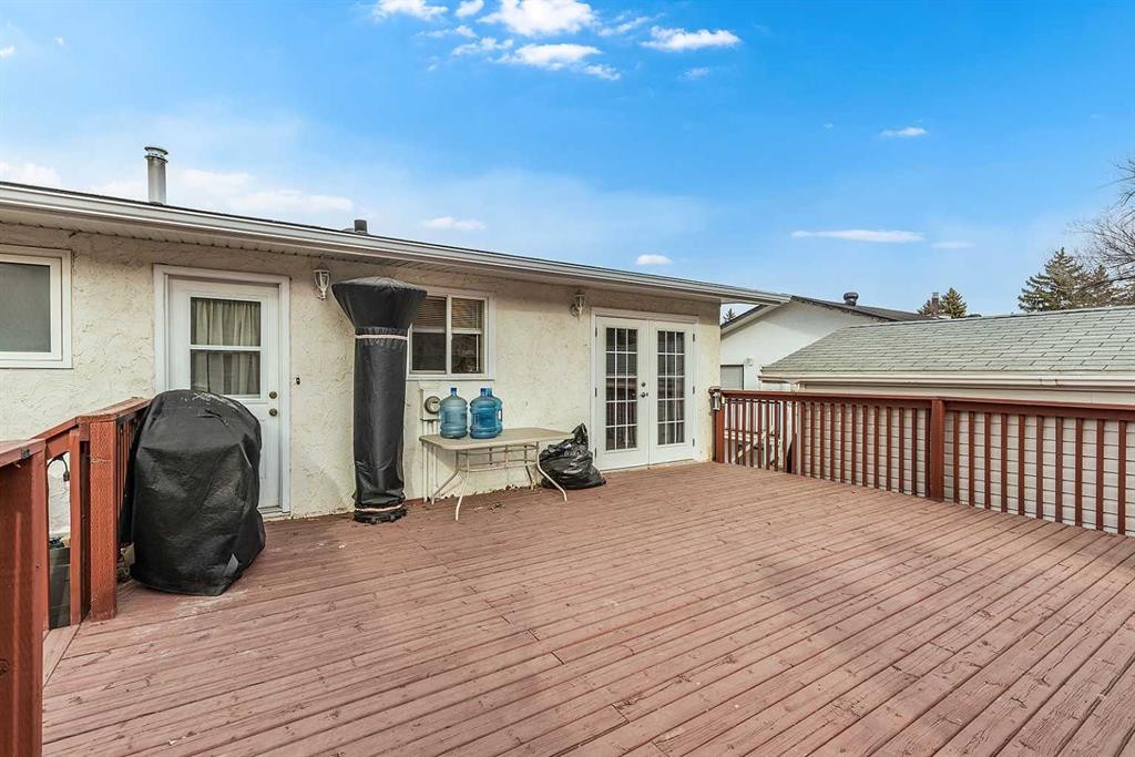 7 Valleyview Drive Sw, Medicine Hat, AB - Outdoor With Deck Patio Veranda With Exterior