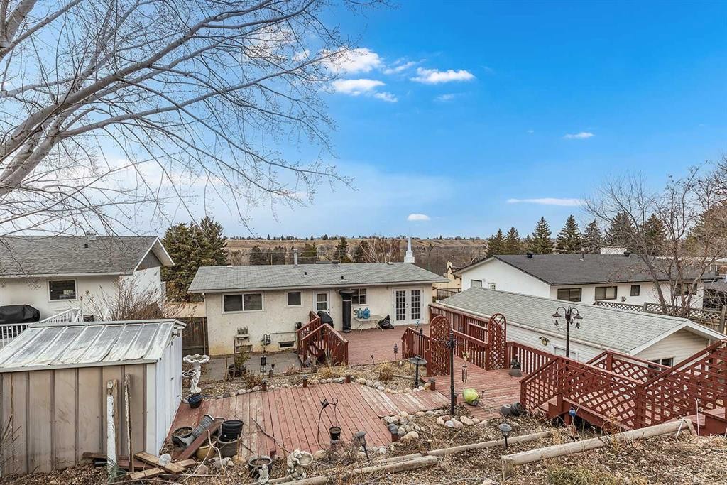 7 Valleyview Drive Sw, Medicine Hat, AB - Outdoor With Deck Patio Veranda