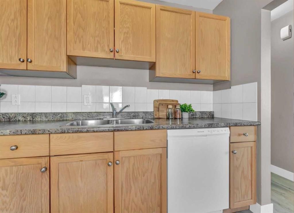 14 1 Street Ne, Redcliff, AB