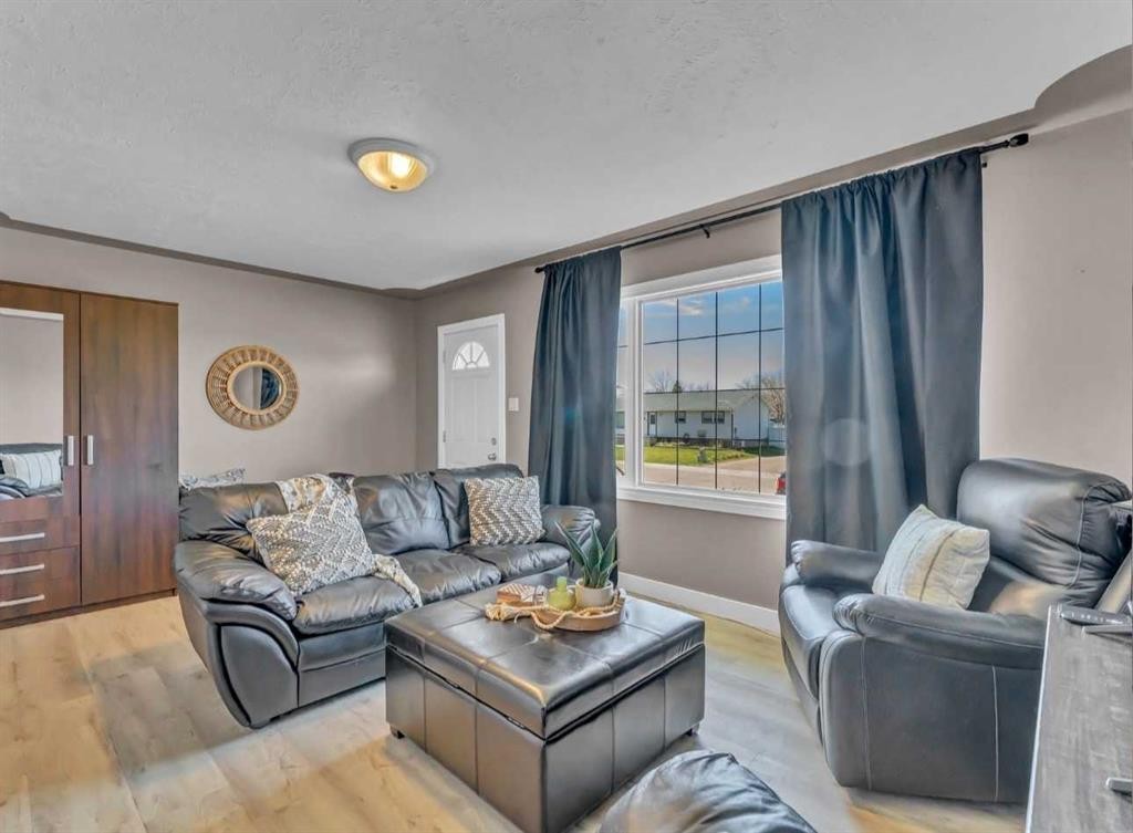 14 1 Street Ne, Redcliff, AB