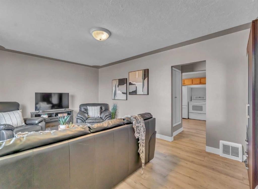 14 1 Street Ne, Redcliff, AB