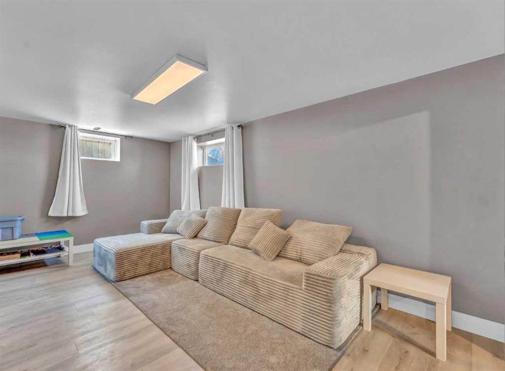 14 1 Street Ne, Redcliff, AB