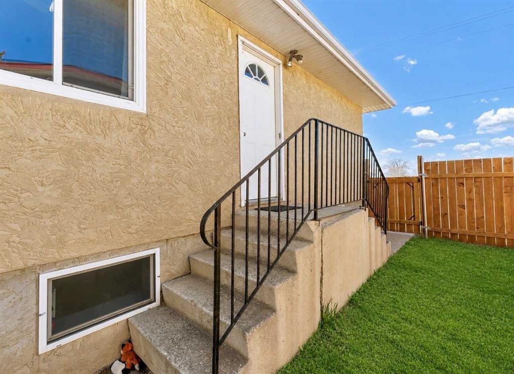 14 1 Street Ne, Redcliff, AB