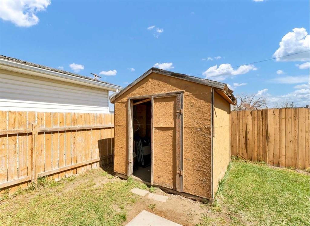 14 1 Street Ne, Redcliff, AB