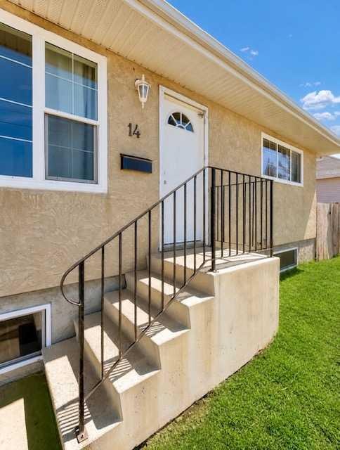 14 1 Street Ne, Redcliff, AB