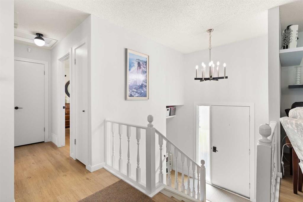 34 Campbell Crescent Se, Medicine Hat, AB - Indoor Photo Showing Other Room