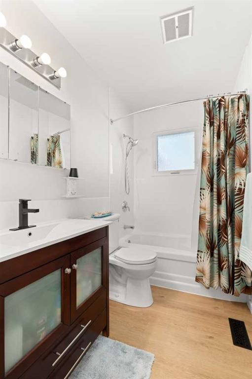 34 Campbell Crescent Se, Medicine Hat, AB - Indoor Photo Showing Bathroom