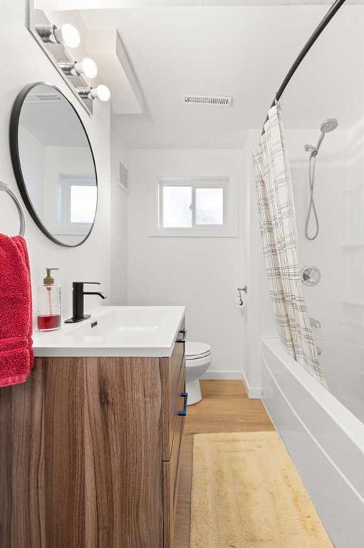 34 Campbell Crescent Se, Medicine Hat, AB - Indoor Photo Showing Bathroom