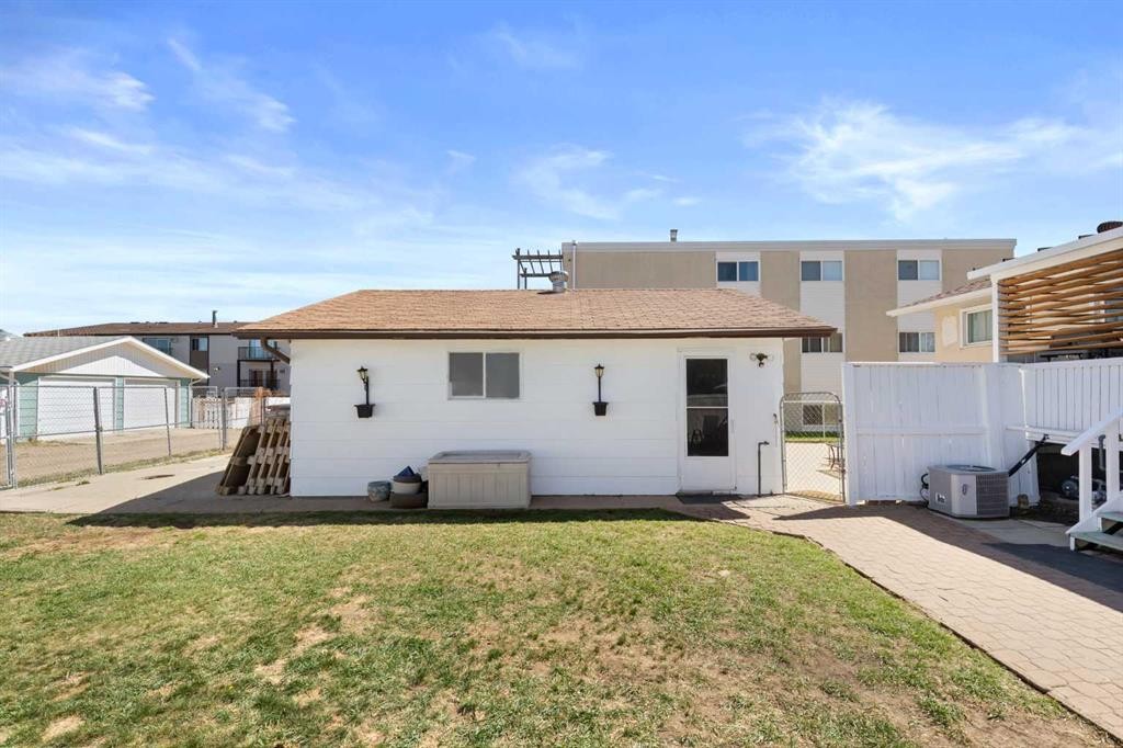 34 Campbell Crescent Se, Medicine Hat, AB - Outdoor