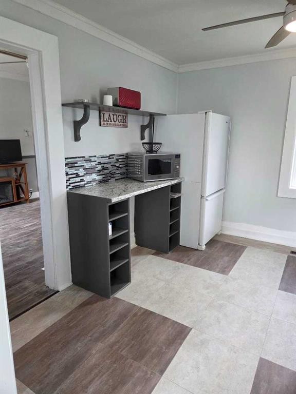206 1 Avenue East, Foremost, AB - Indoor Photo Showing Kitchen