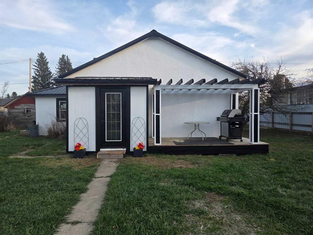 206 1 Avenue East, Foremost, AB - Outdoor