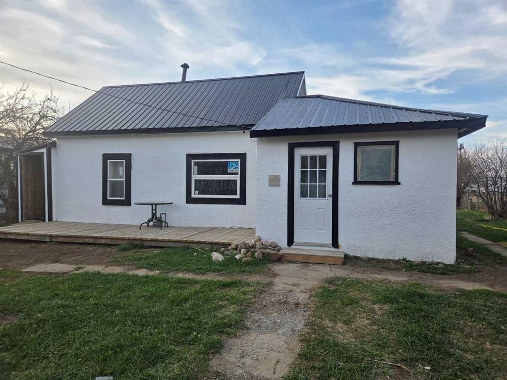 206 1 Avenue East, Foremost, AB - Outdoor