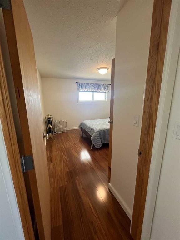 204 6 Street, Suffield, AB - Indoor Photo Showing Bedroom