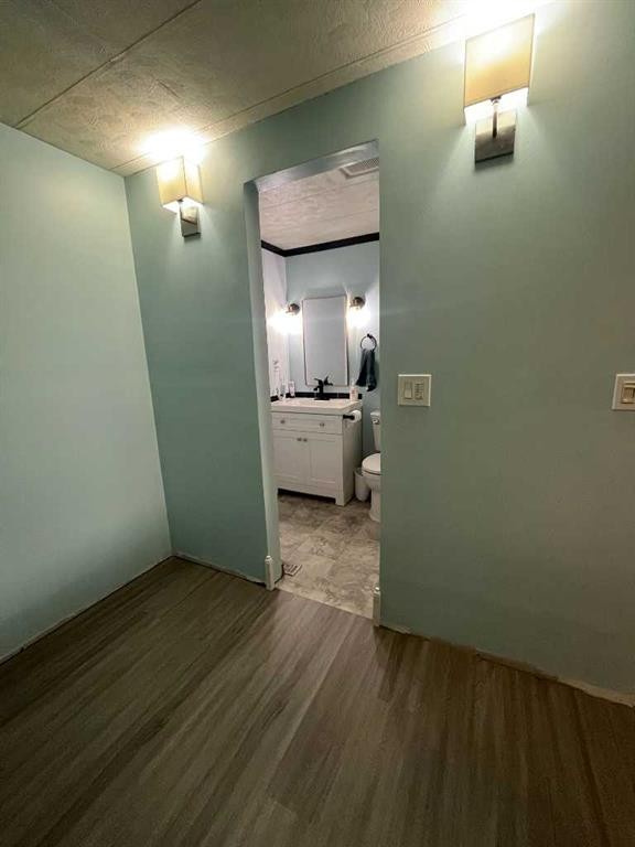 204 6 Street, Suffield, AB - Indoor Photo Showing Other Room