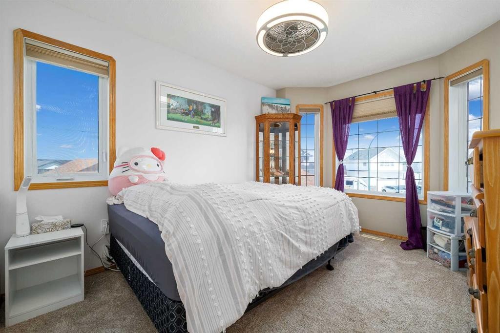 79 Henderson Court Ne, Medicine Hat, AB - Indoor Photo Showing Bedroom