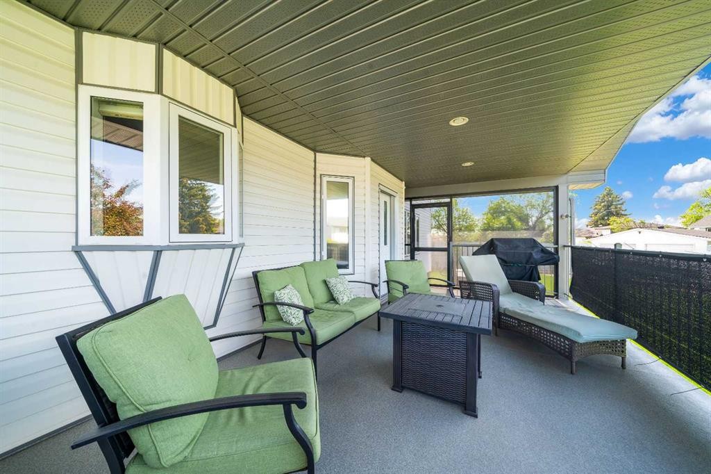 79 Henderson Court Ne, Medicine Hat, AB - Outdoor With Deck Patio Veranda With Exterior
