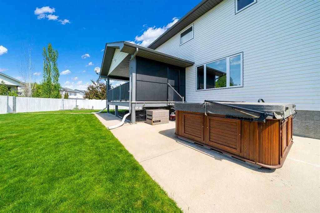 79 Henderson Court Ne, Medicine Hat, AB - Outdoor With Exterior