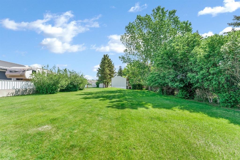 20 Josephine Avenue Sw, Redcliff, AB - Outdoor