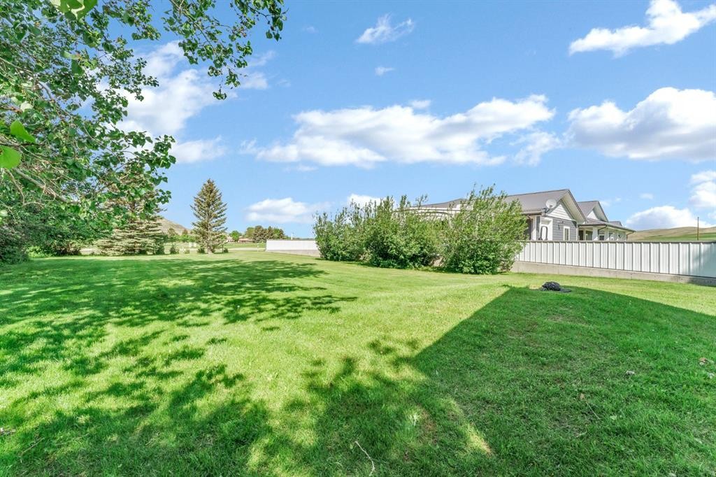 20 Josephine Avenue Sw, Redcliff, AB - Outdoor