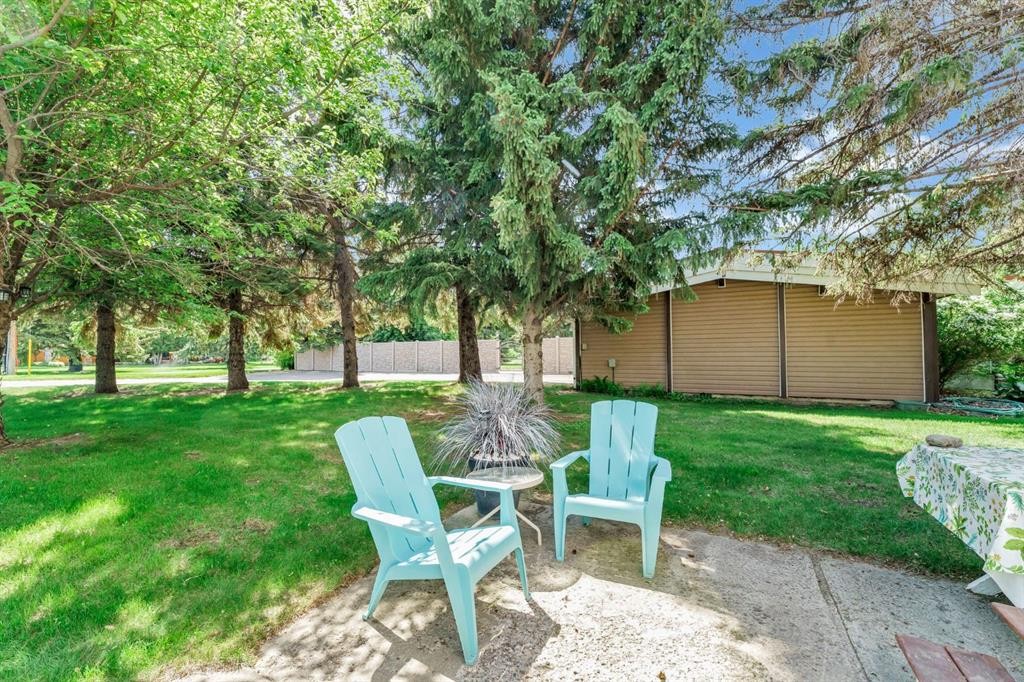 20 Josephine Avenue Sw, Redcliff, AB - Outdoor