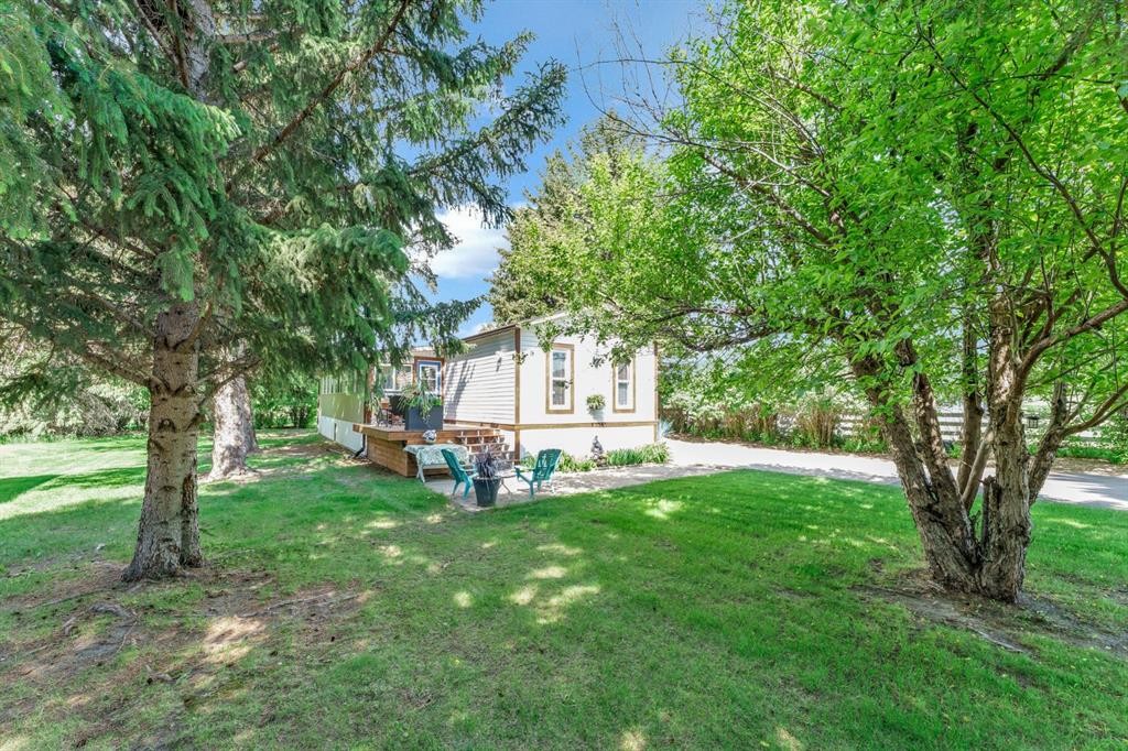 20 Josephine Avenue Sw, Redcliff, AB - Outdoor