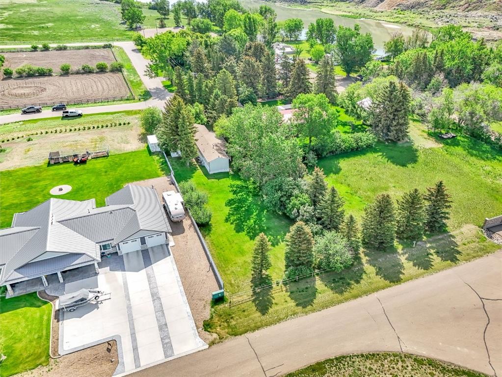 20 Josephine Avenue Sw, Redcliff, AB - Outdoor