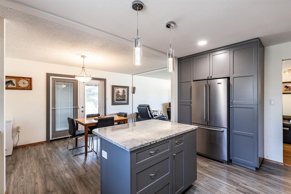9 Rossmere Avenue Se, Medicine Hat, AB - Indoor Photo Showing Kitchen