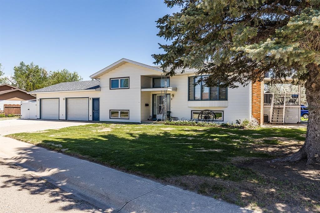 9 Rossmere Avenue Se, Medicine Hat, AB - Outdoor With Facade